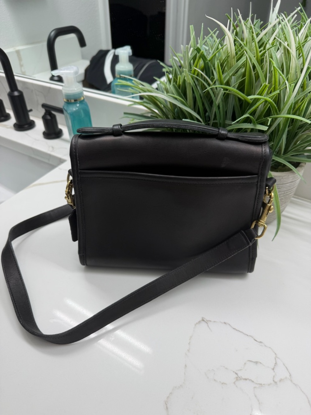 Vintage Coach Court Bag - Black Leather Top-Handle Satchel with Gold Turn-Lock - Picture 4 of 9
